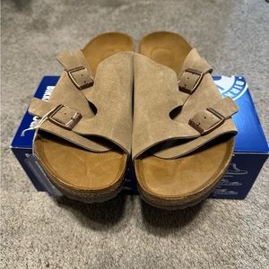NWT Birkenstock Zurich, Men’s 9. Taupe Suede. Never worn!
